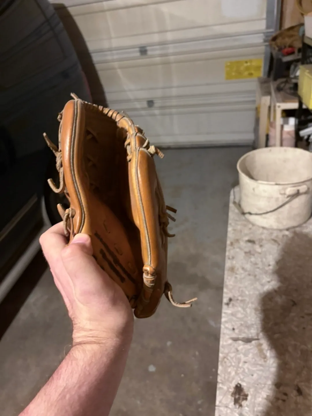 Baseball glove thumbnail