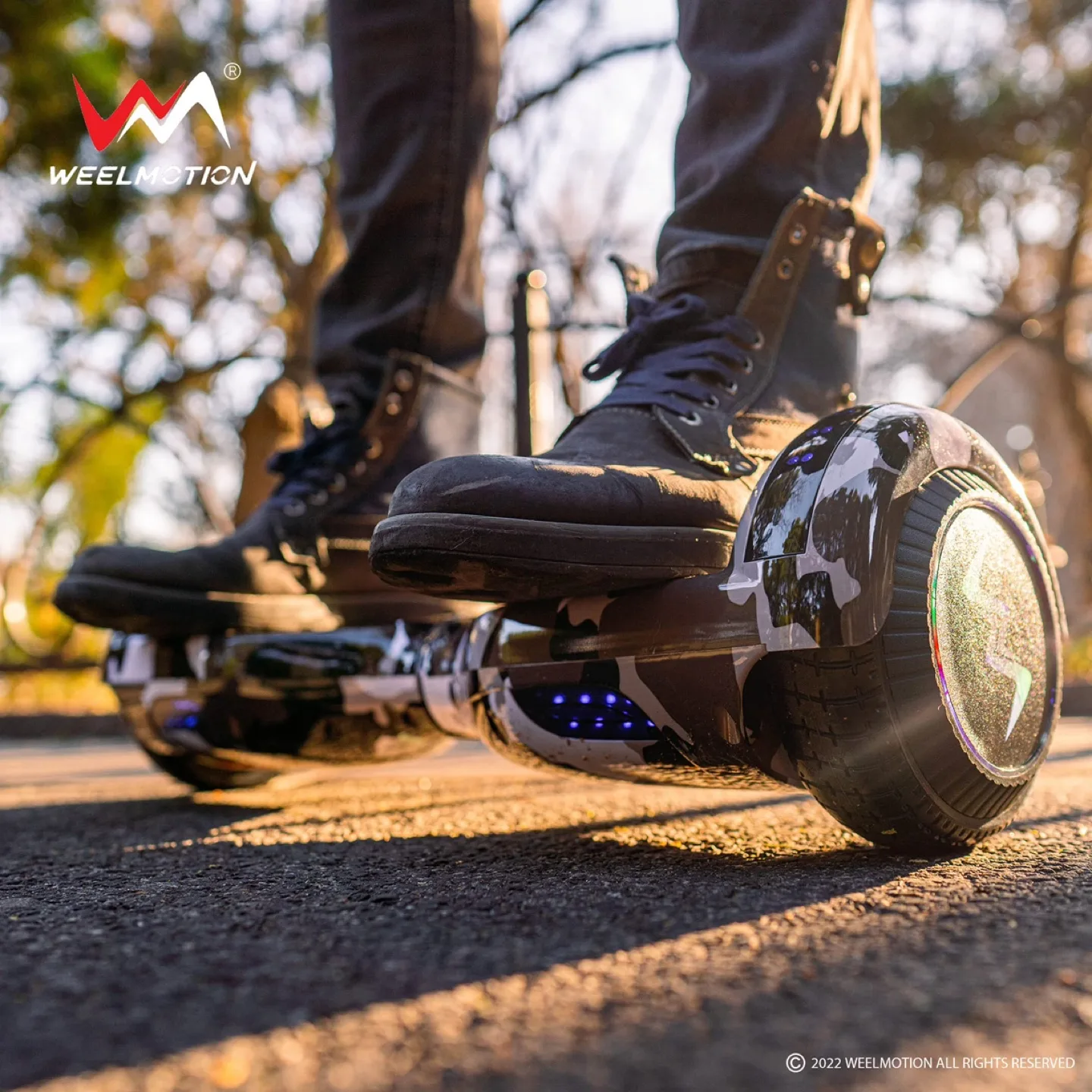 WEELMOTION 6.5" Graffitti Hoverboard w Shining Terrain Wheels image indicator(3)