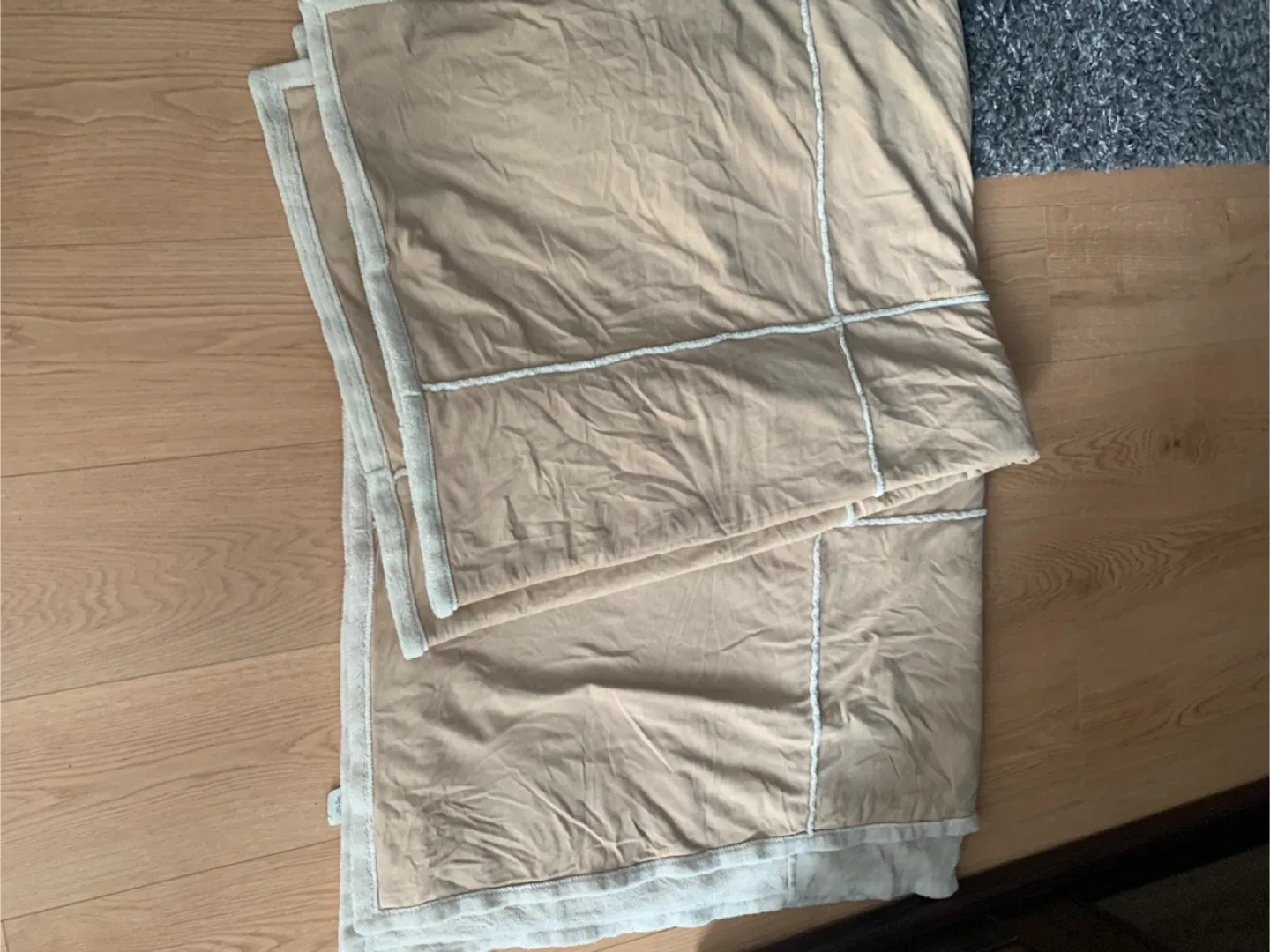 Beige/tan Blanket 100% Polyester image indicator(2)