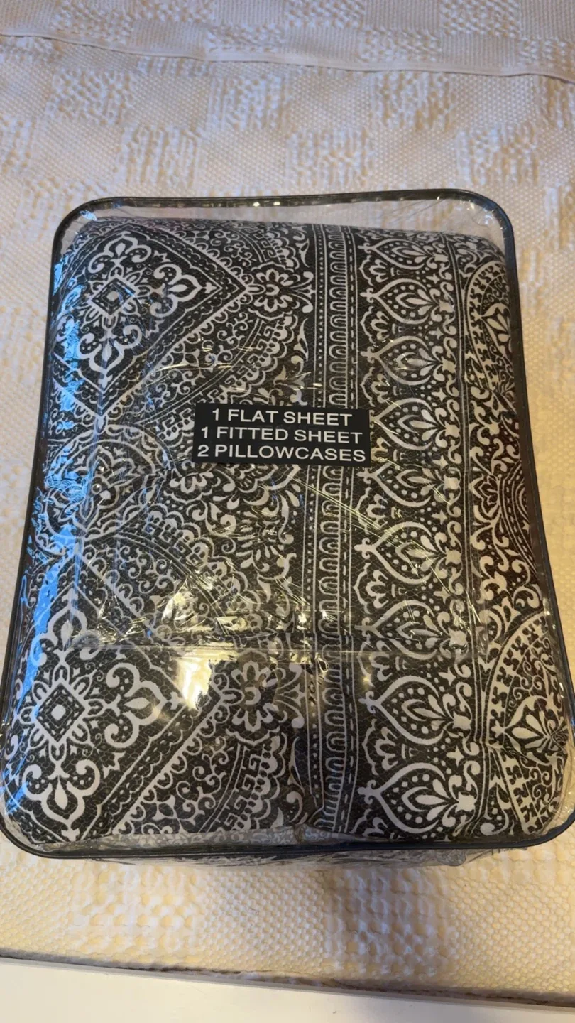 New 2 Looks In 1 Radisson Full Bed Set image indicator(4)