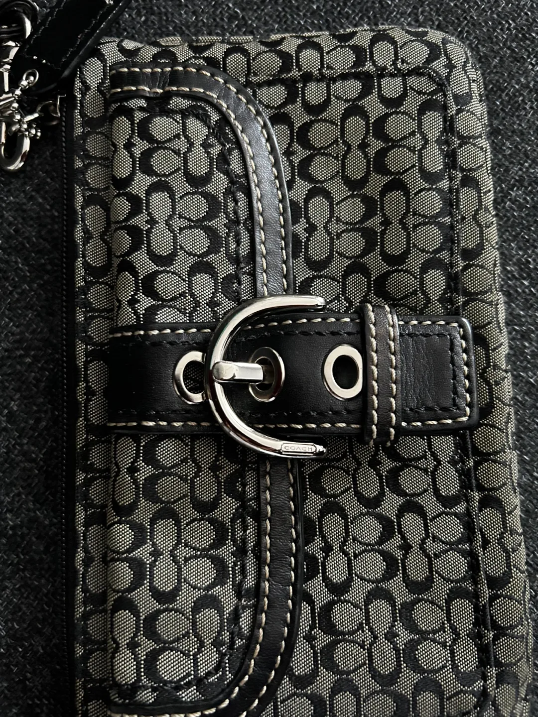 Coach Wristlet image indicator(2)