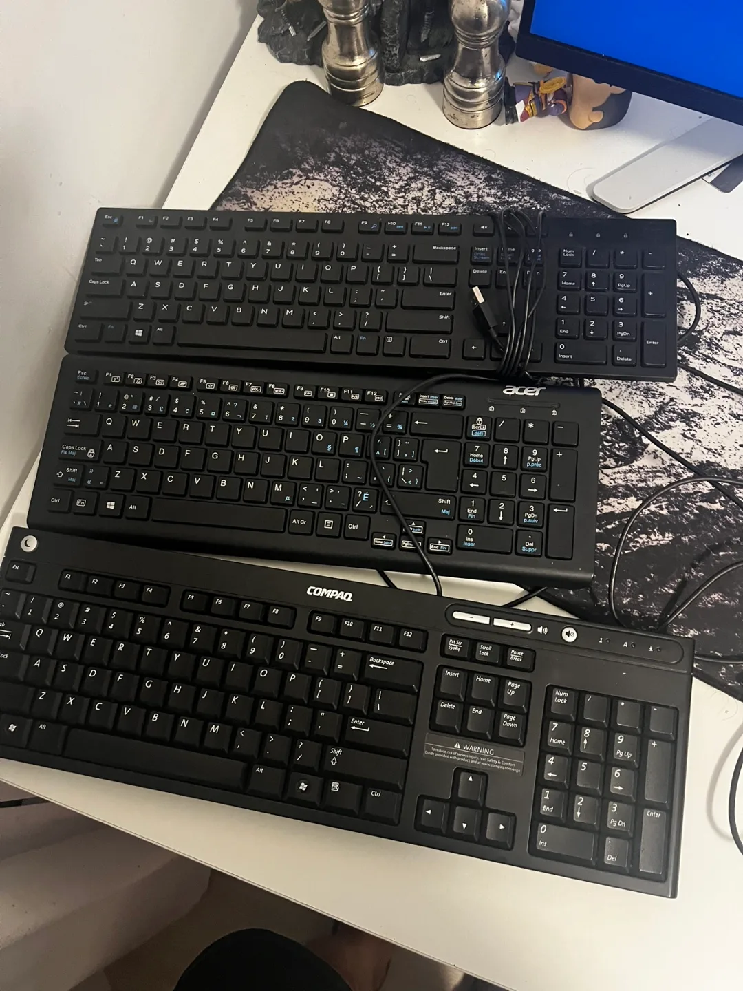 3 Keyboards all together for $15 - Acer and Compaq image indicator(4)