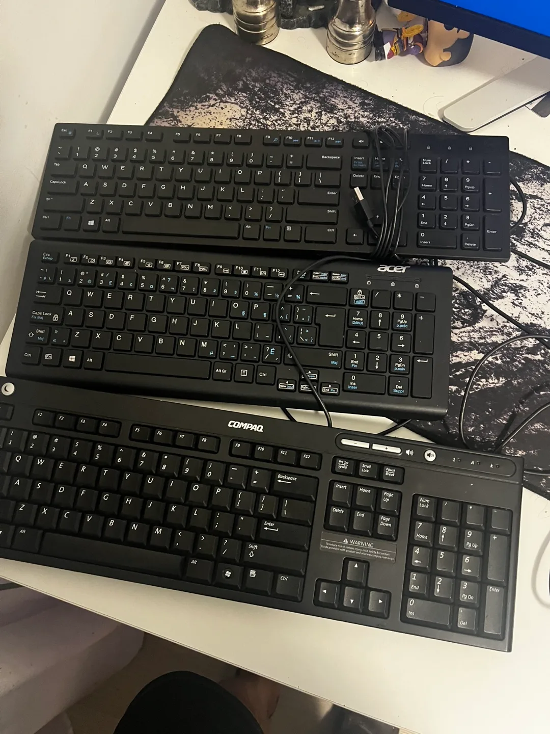 3 Keyboards all together for $15 - Acer and Compaq image indicator(3)