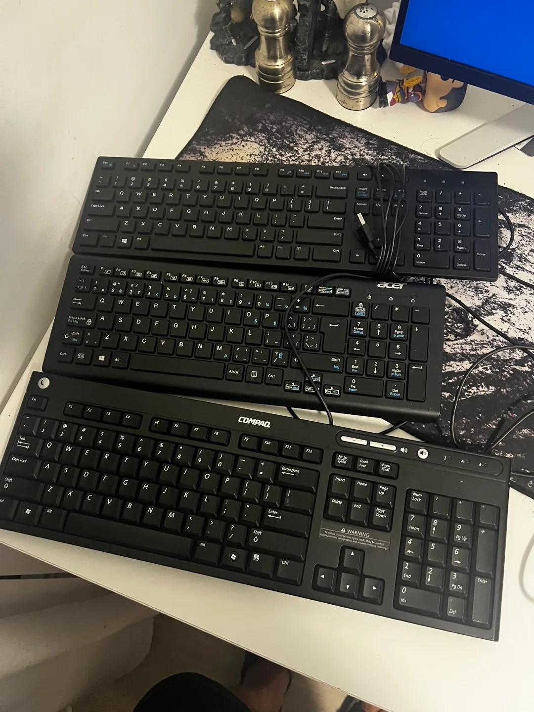 3 Keyboards all together for $15 - Acer and Compaq image indicator(5)