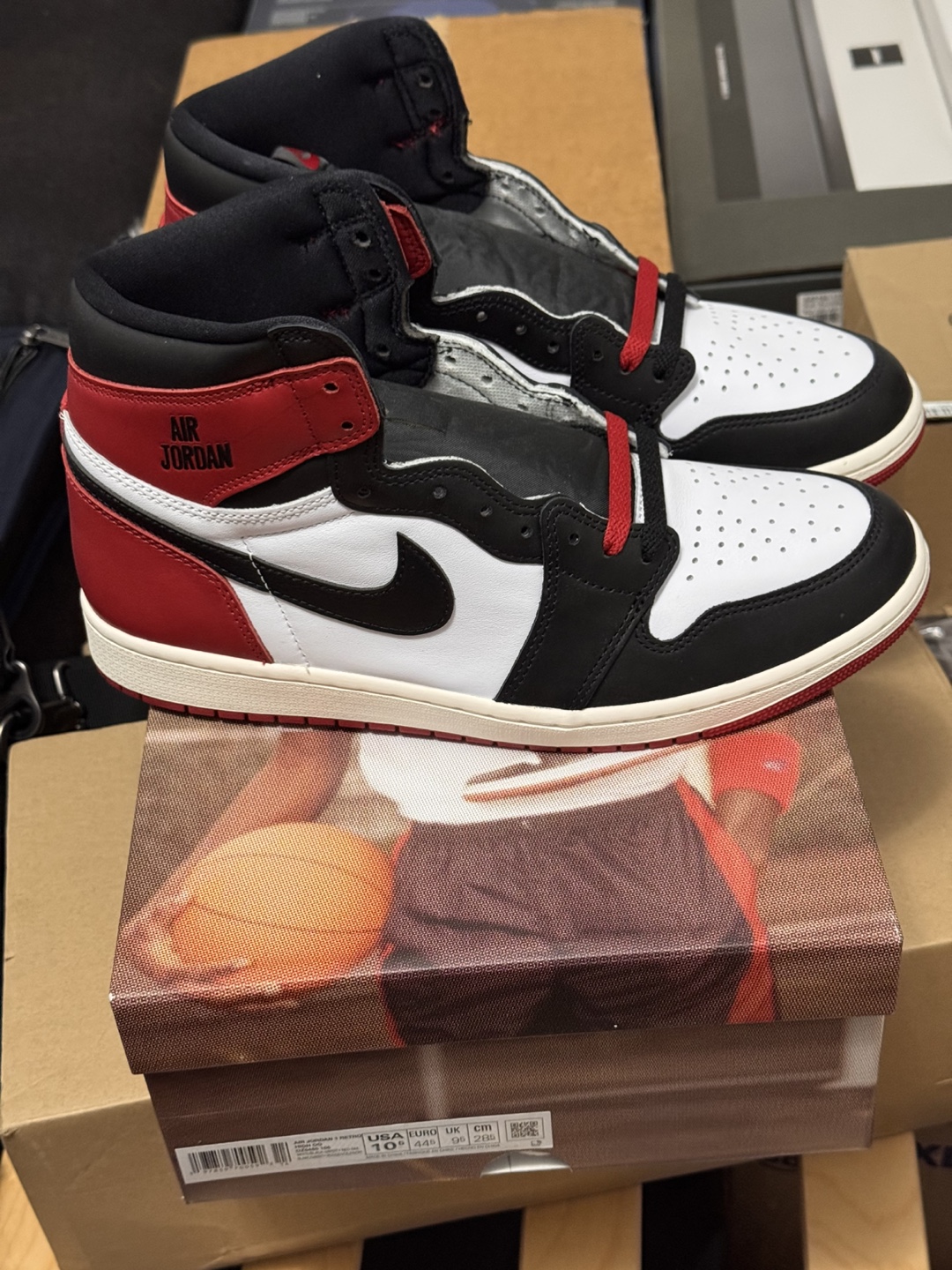 Air Jordan 1 Retro High Black Toe
