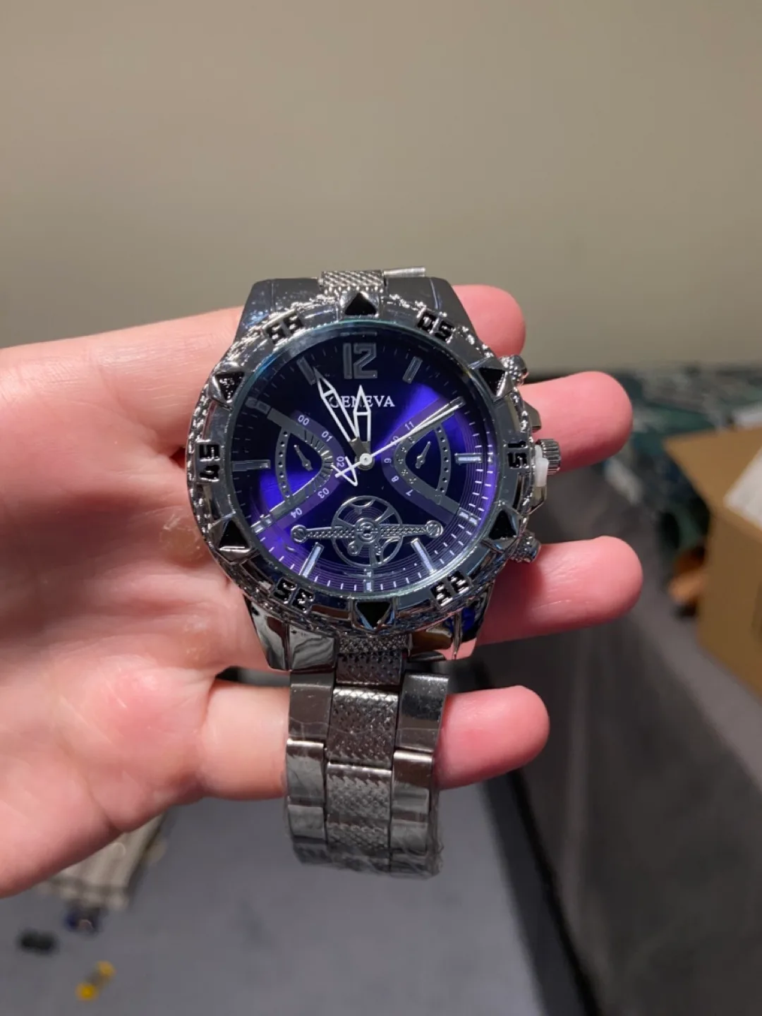 Geneva Silver Watch image indicator(2)