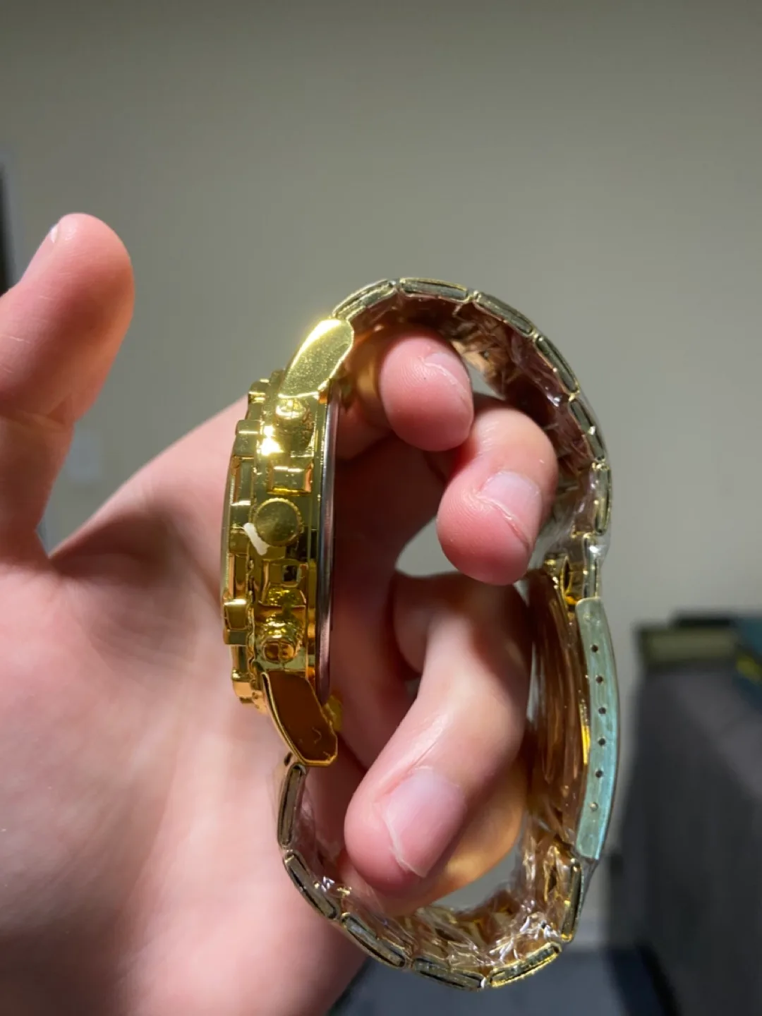 Geneva Gold Watch image indicator(3)