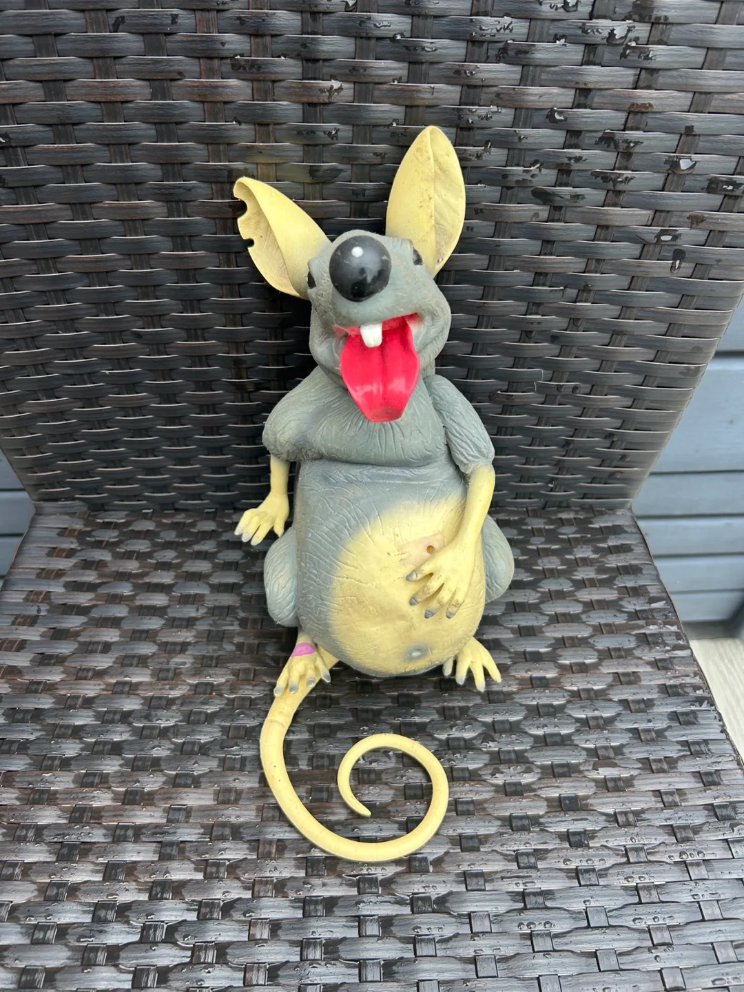 Halloween Singing Rat thumbnail