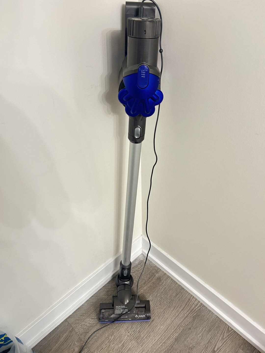 Dyson Cordless Stick Vacuum - photo 4