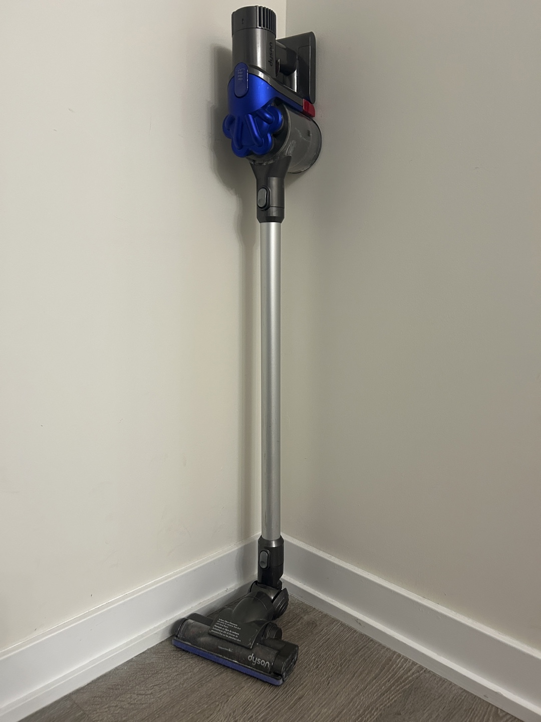 Dyson Cordless Stick Vacuum - photo 3