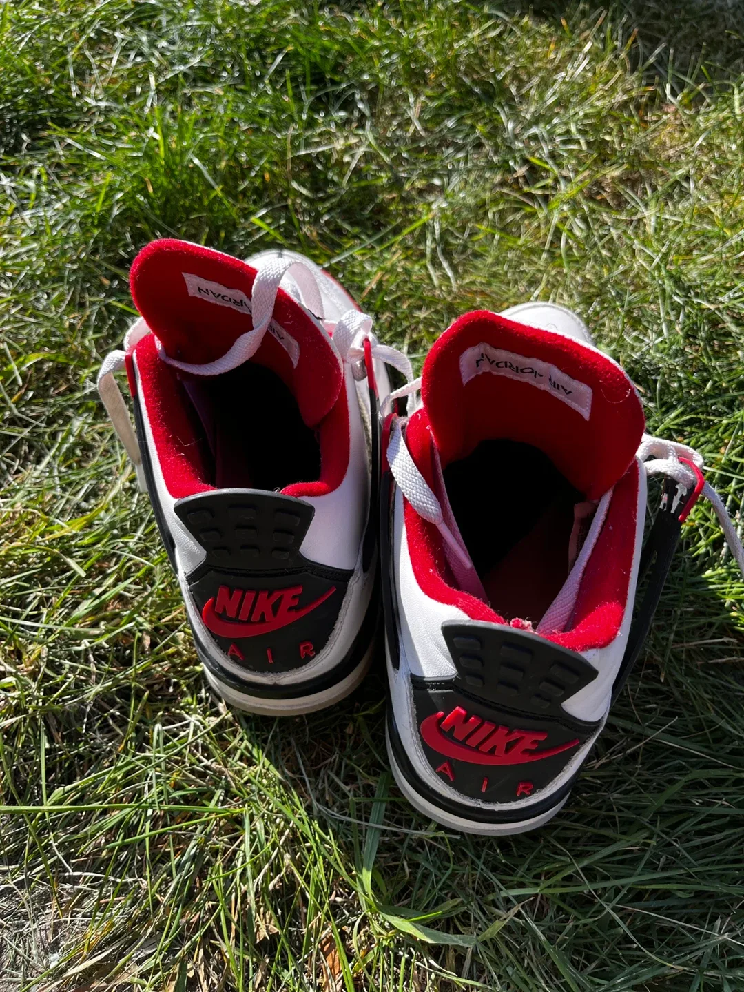 Nike Air Jordan 4 Retro - Size 9 image indicator(2)