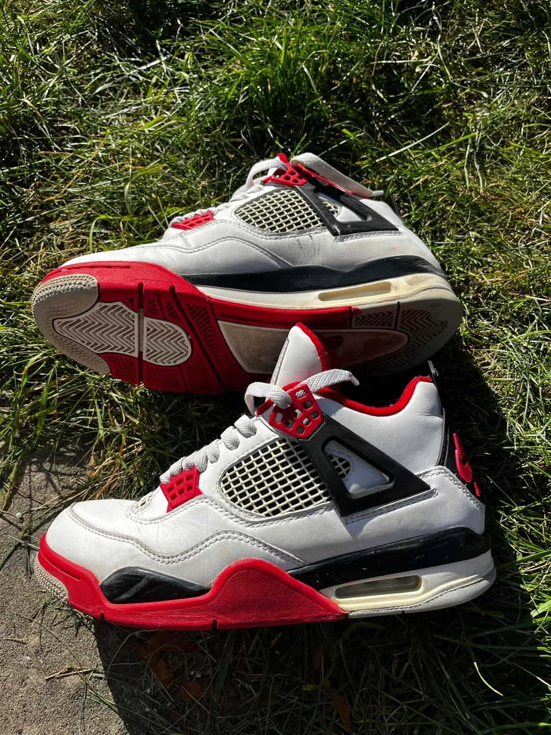 Nike Air Jordan 4 Retro - Size 9 image indicator(3)