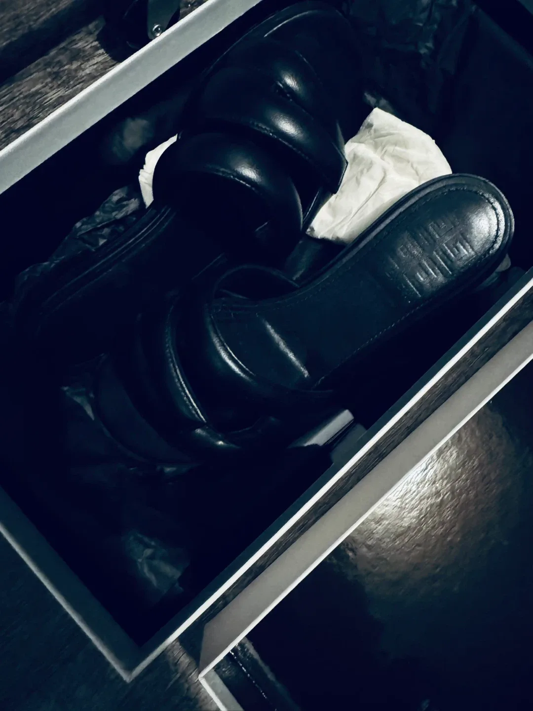Givenchy slides thumbnail