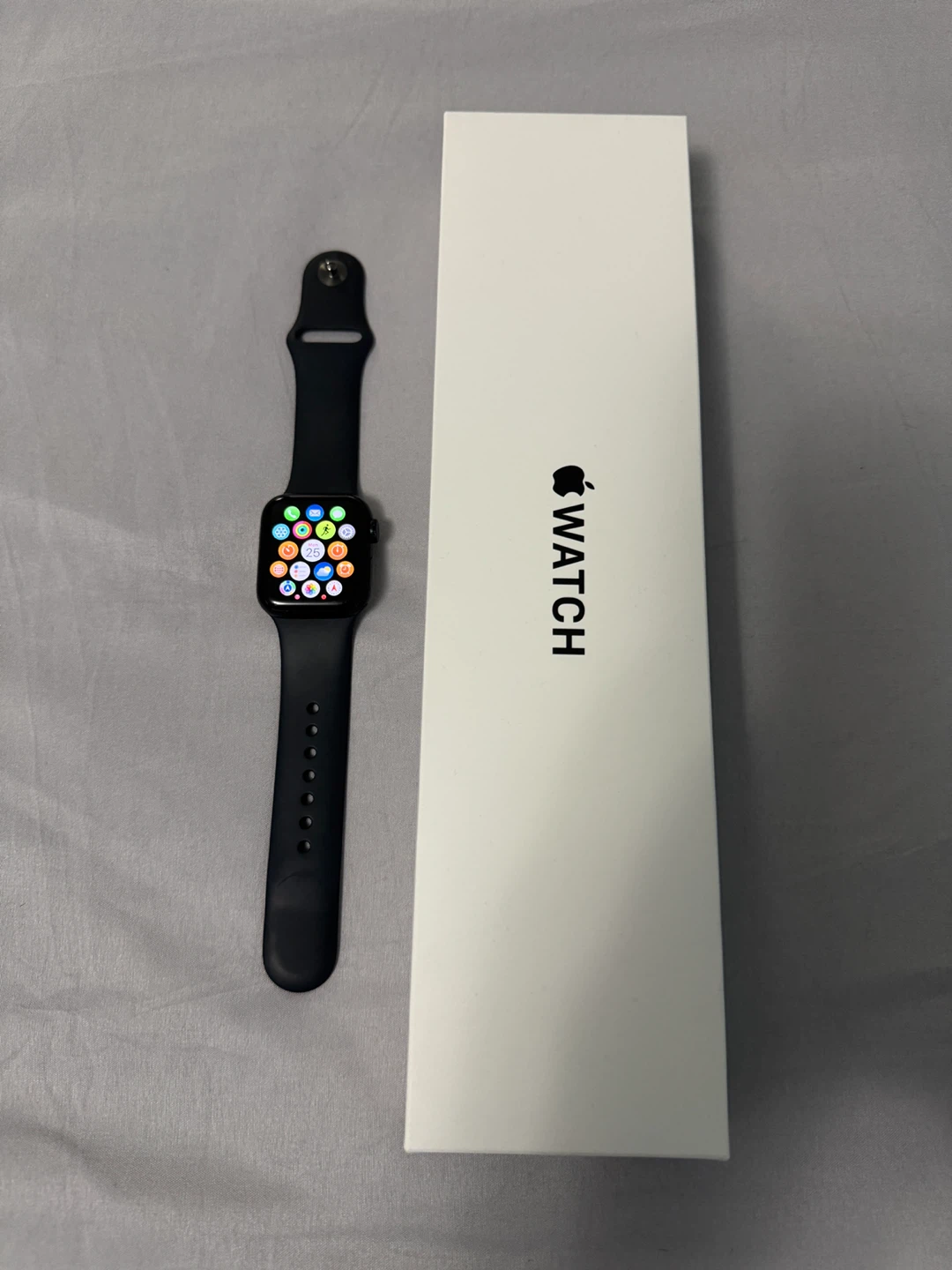Apple Watch SE 40mm (Read description)