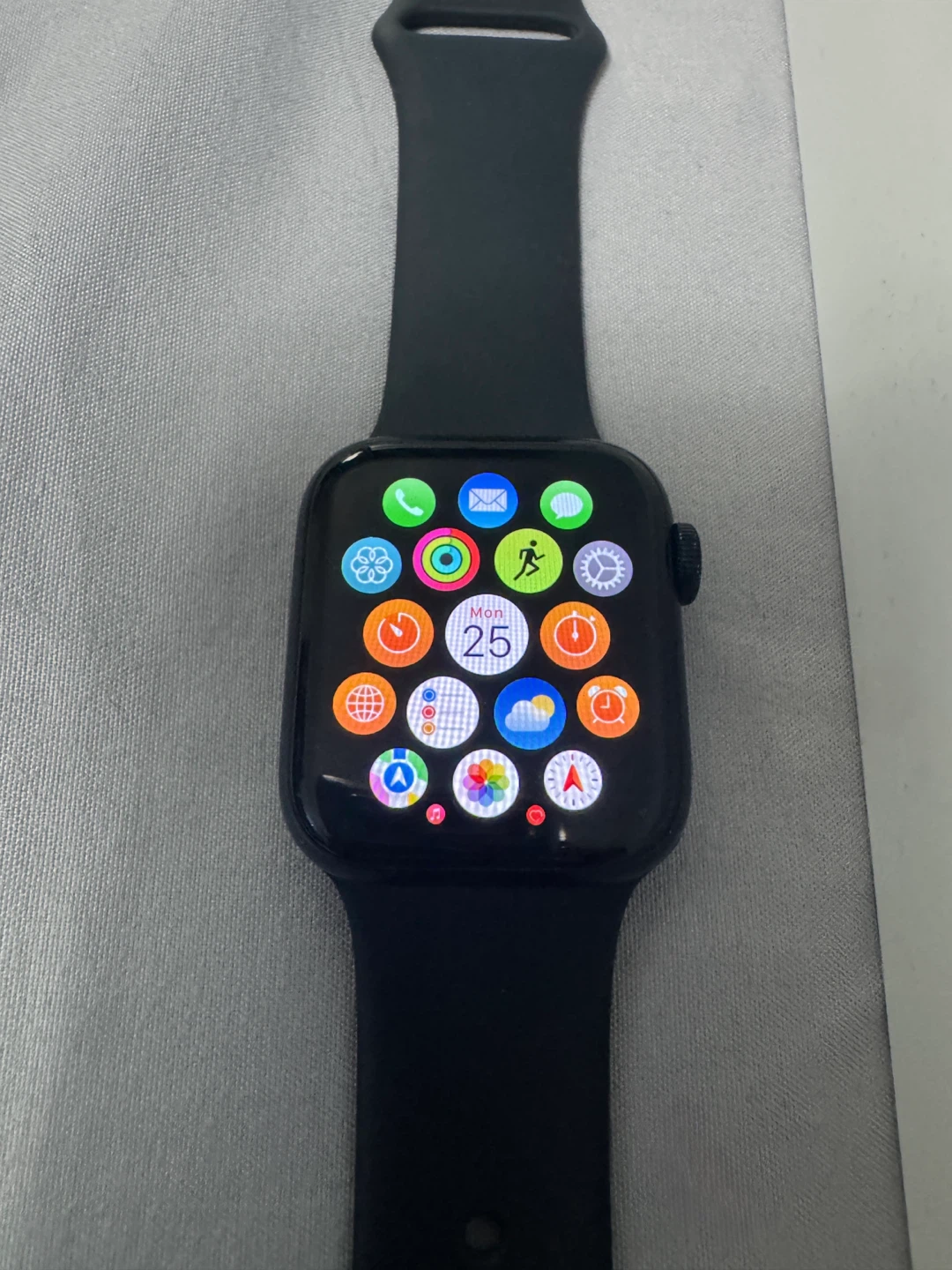 Apple Watch SE 40mm (Read description) - photo 2