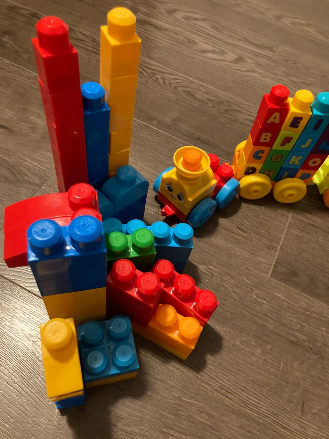 Mega Bloks ABC Learning Train image indicator(2)