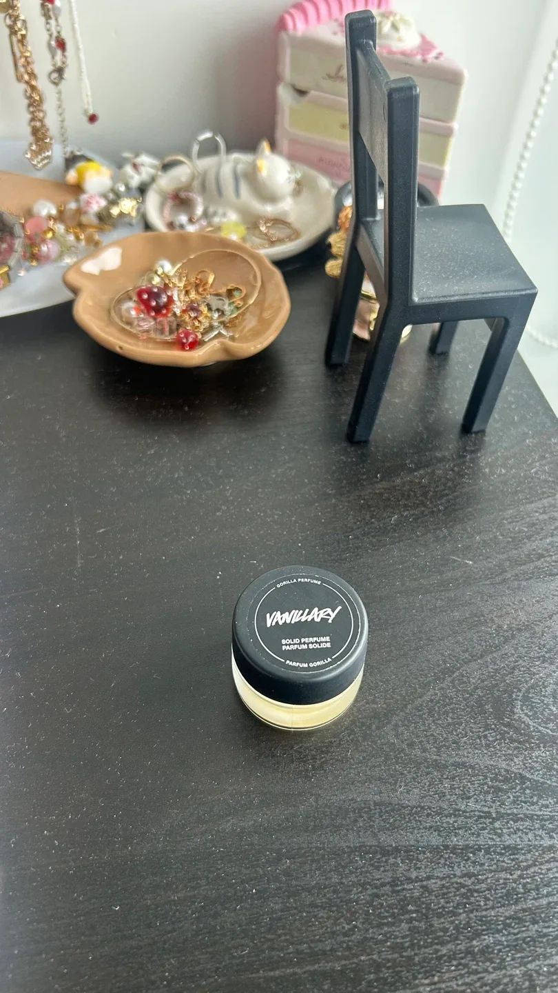 Lush Vanillary Solid Perfume image indicator(2)