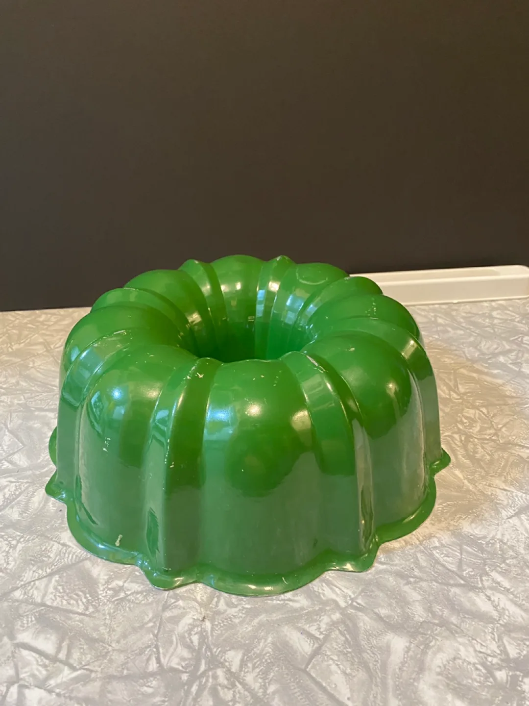 Green Bundt Pan and 2 citrus juicers image indicator(3)