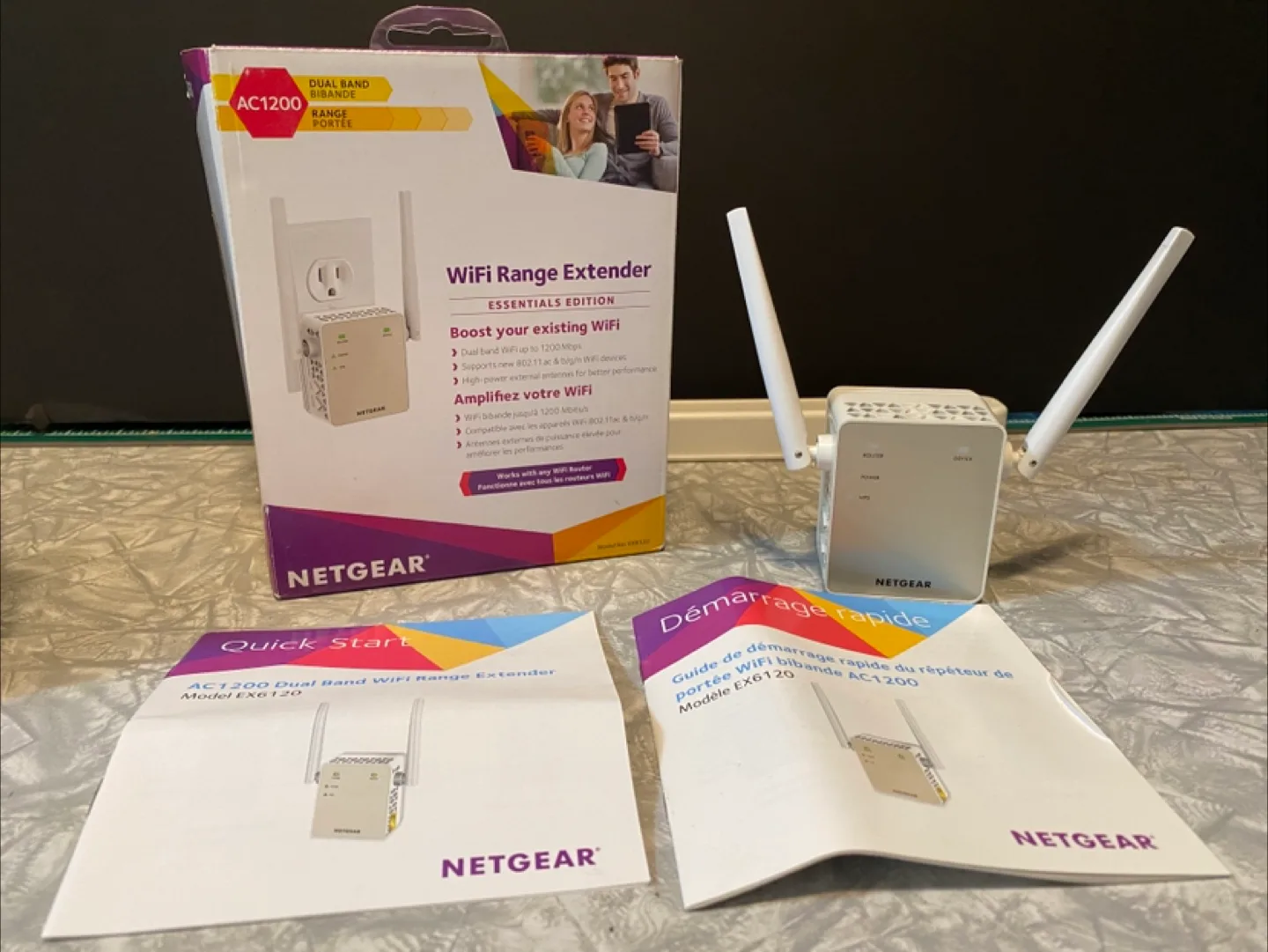 Netgear AC1200 WiFi Range Extender - Like New! image indicator(2)