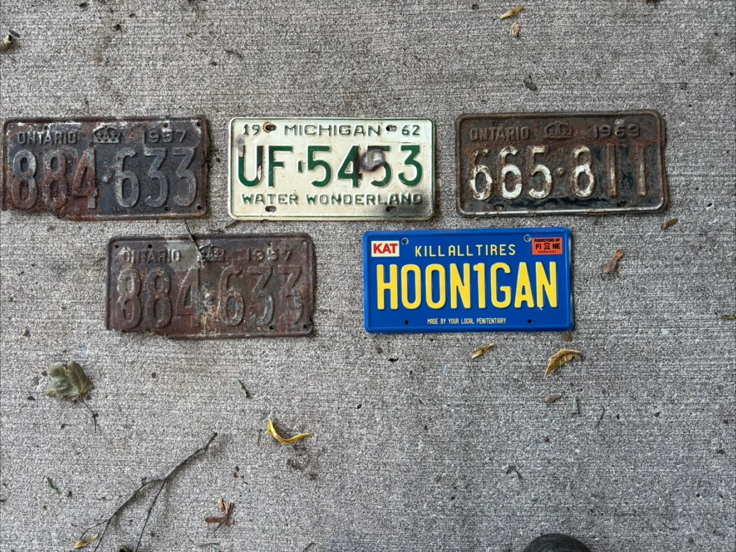 Assorted Metal Garage & Car Signs image indicator(3)