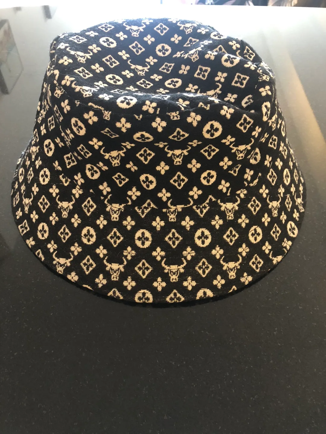 Original Louis Vuitton Black and White Hat thumbnail