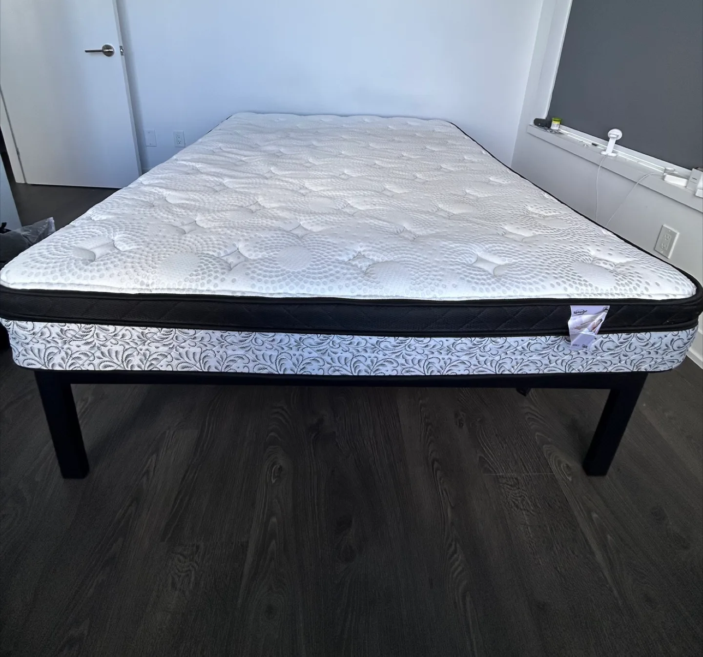 Beautyrest Mattress & QUEEN bed BRAND NEW thumbnail