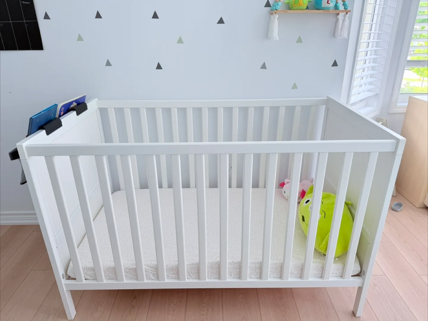 Crib with mattress thumbnail