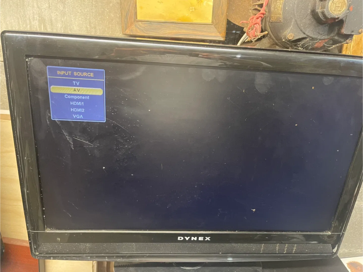 DYNEX TV 23 inches image indicator(3)