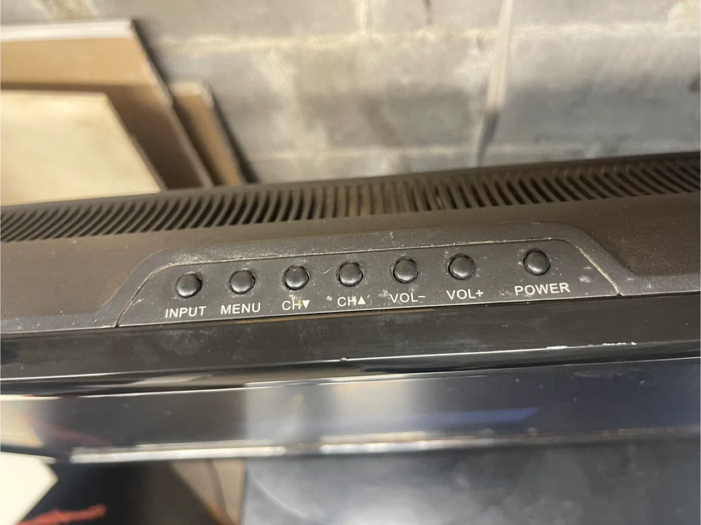 DYNEX TV 23 inches image indicator(2)