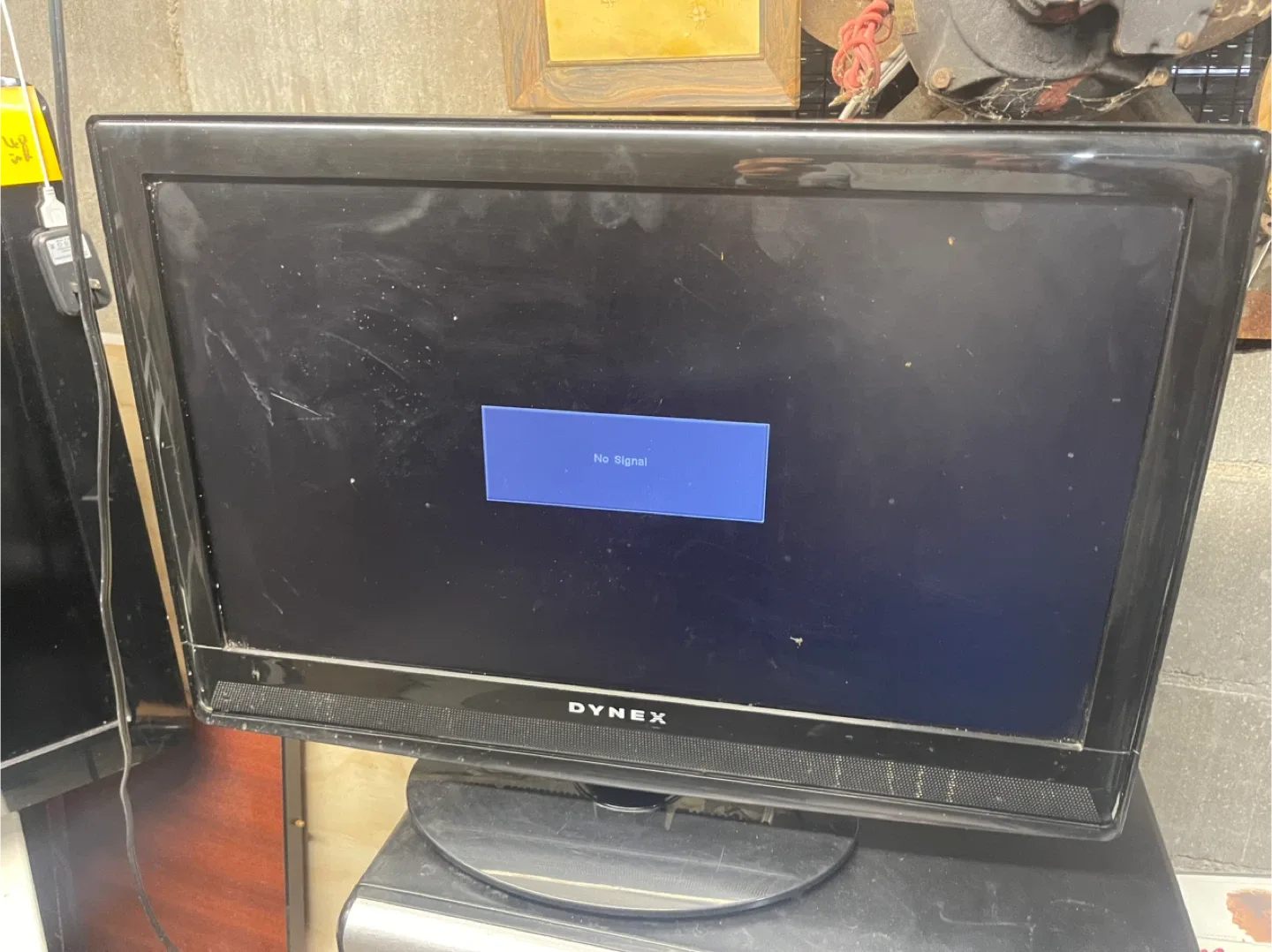 DYNEX TV 23 inches thumbnail