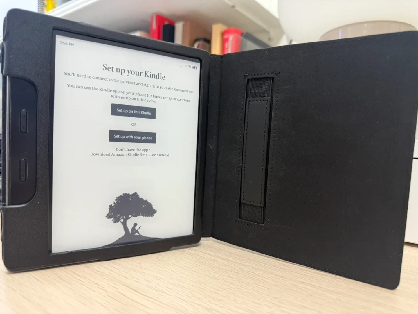 Kindle Oasis (Gently Used) + Black Leather Case image indicator(4)