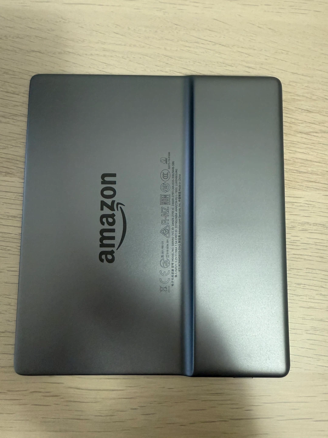 Kindle Oasis (Gently Used) + Black Leather Case - photo 2