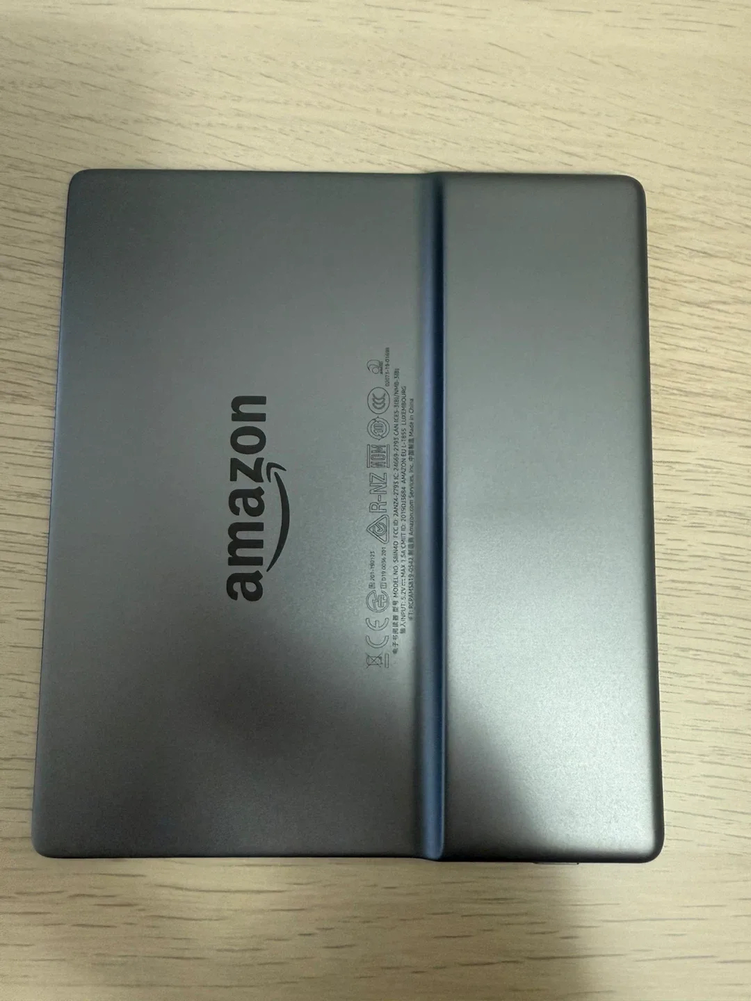 Kindle Oasis (Gently Used) + Black Leather Case image indicator(2)