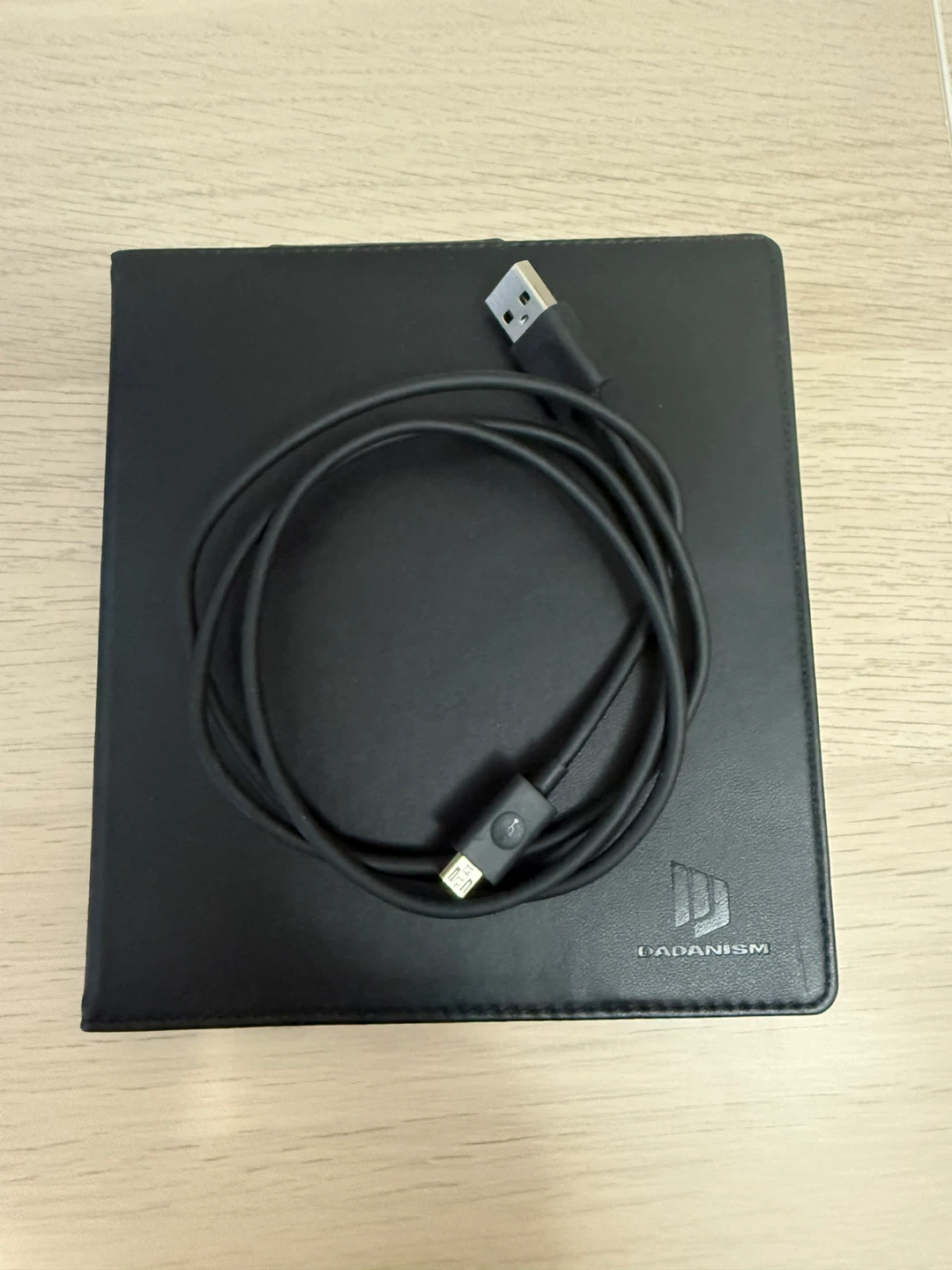 Kindle Oasis (Gently Used) + Black Leather Case - photo 5