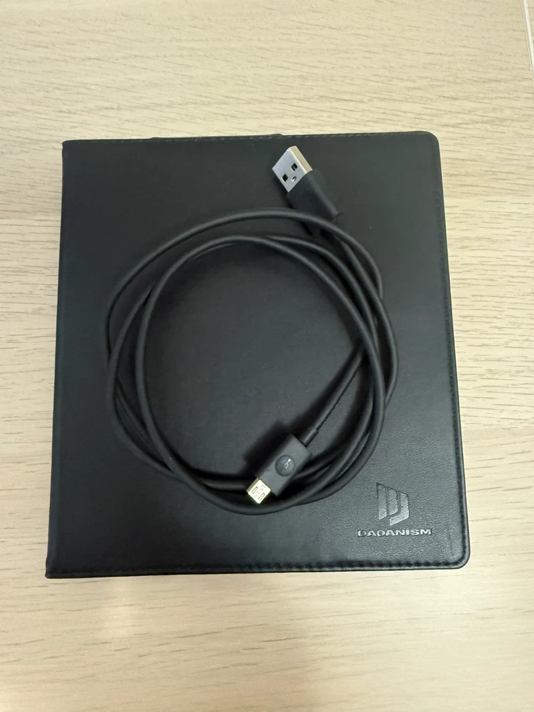 Kindle Oasis (Gently Used) + Black Leather Case image indicator(5)