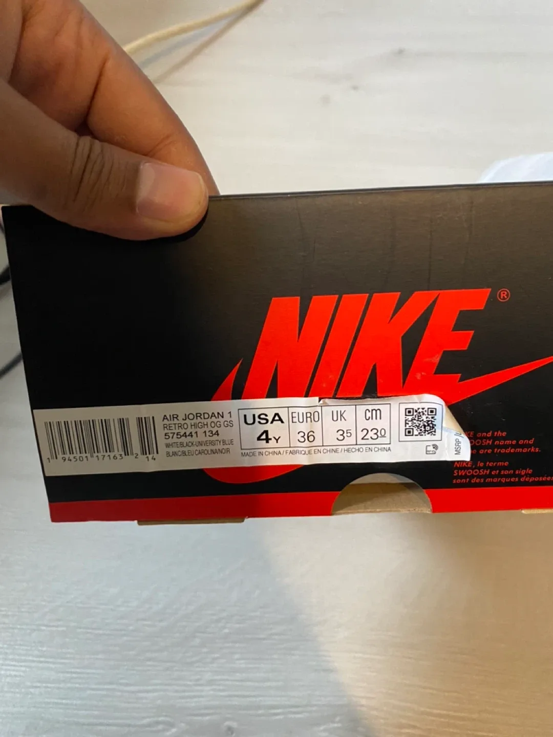 Nike Air Jordan 1 Retro High OG GS - Size 4Y image indicator(2)