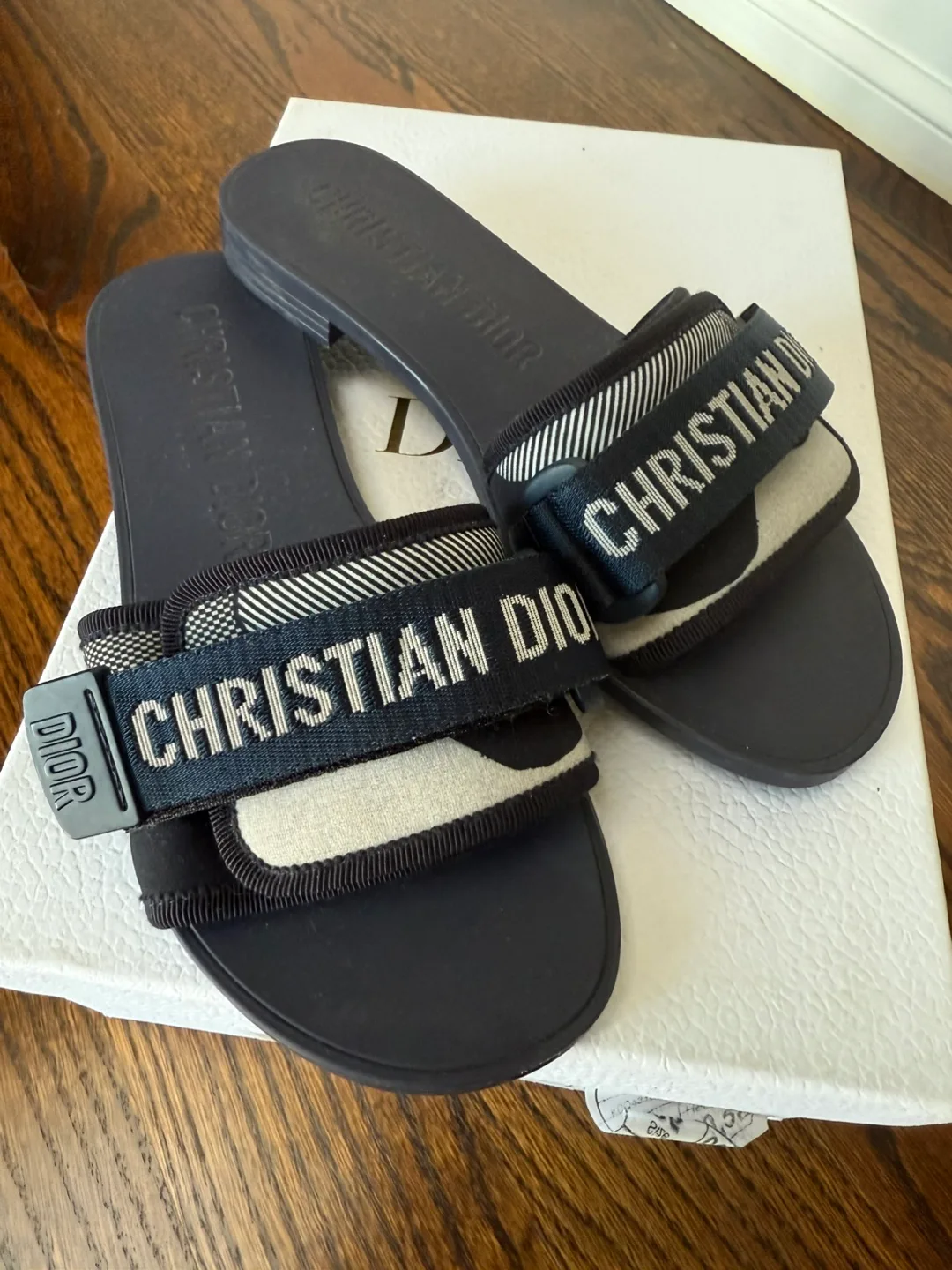 Authentic Dior slides excellent condition size 35 image indicator(4)