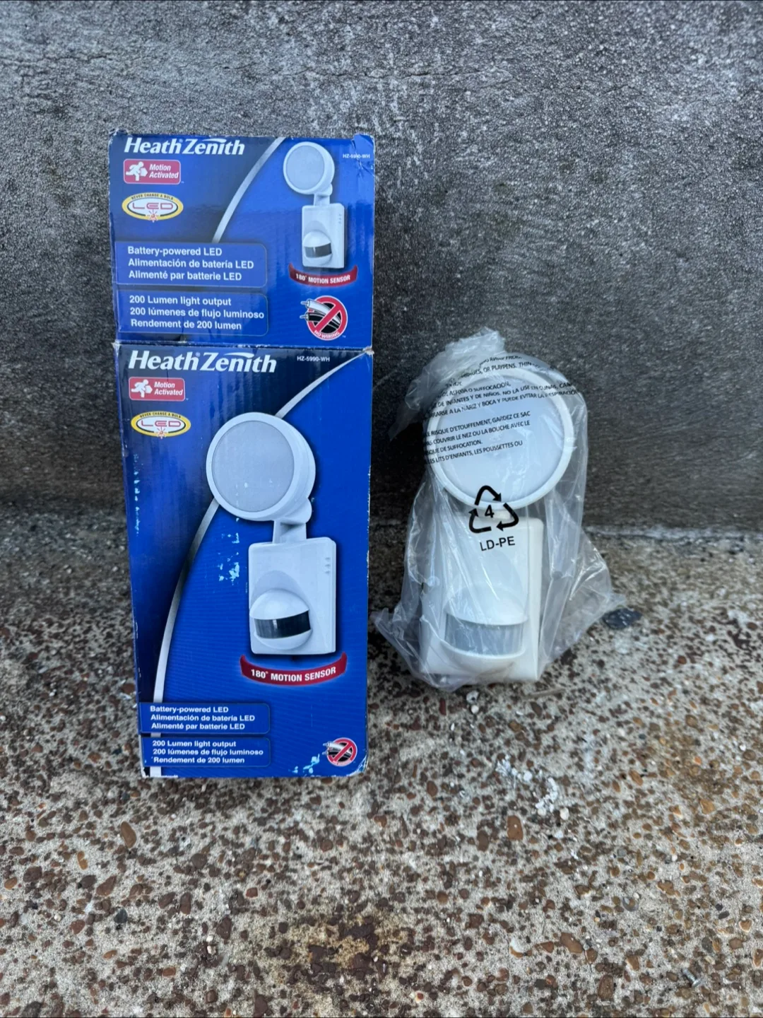 Heath Zenith HZ-5961-WH Motion Sensor Light - New thumbnail