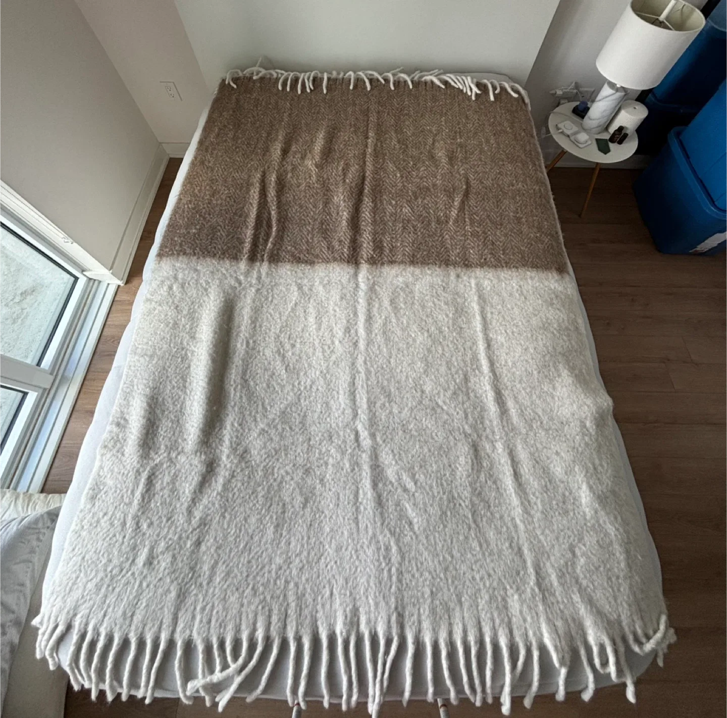 Brown & White Wool Blend Throw Blanket with Fringe (like new) thumbnail