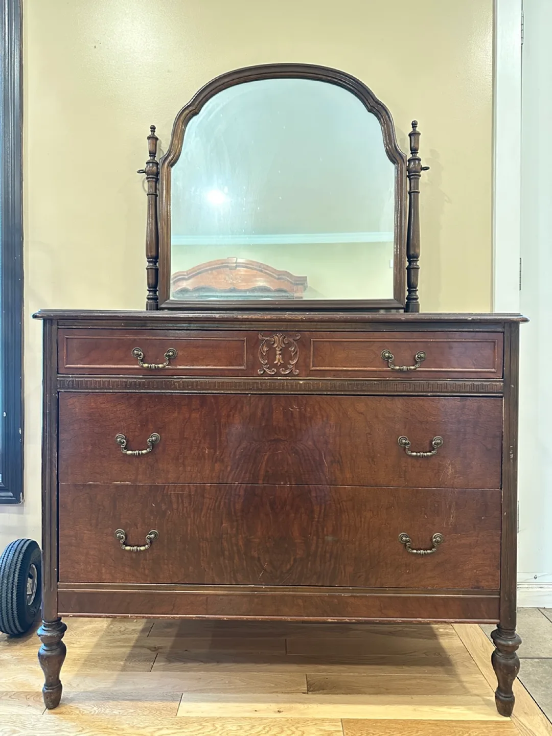 1930’s Antique Solid Wood Dresser (CAN DELIVER)