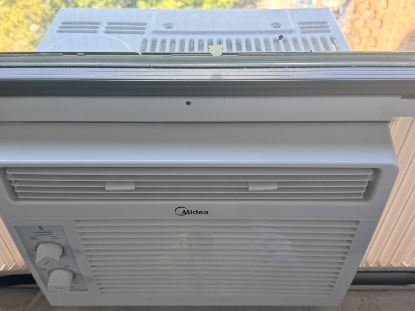 Midea Window Air Conditioner - photo 2