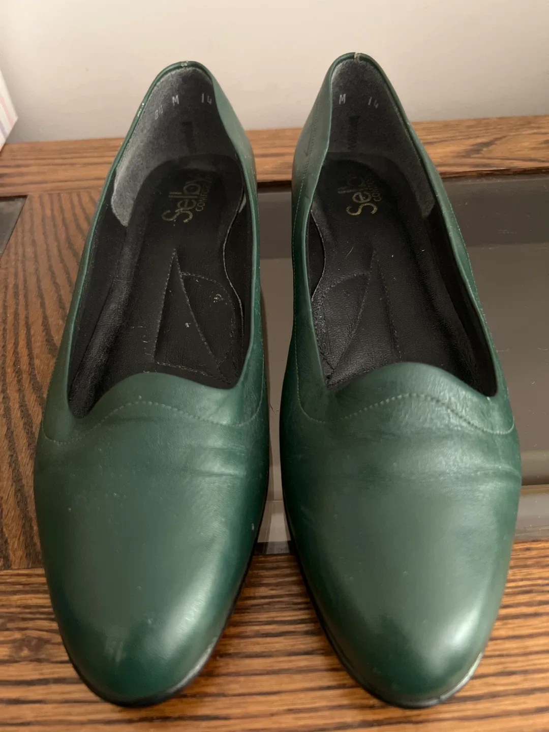 Selby Comfort Green Leather Flats shoes Size 8 1/2 thumbnail