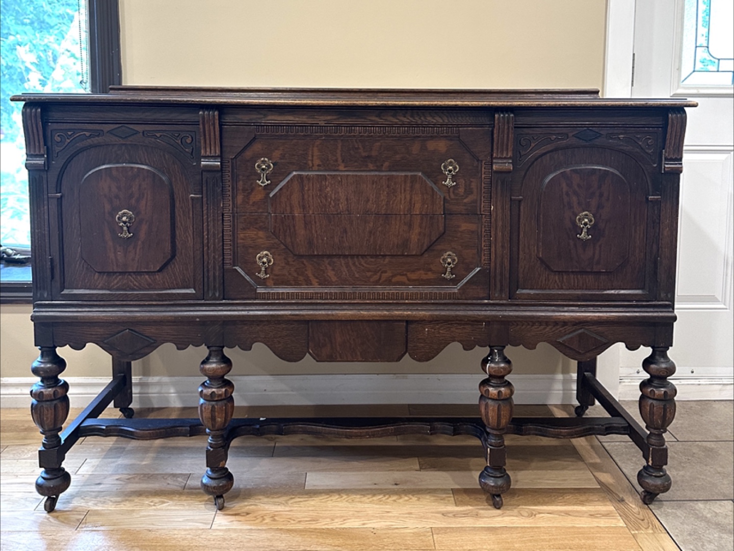 Beautiful Antique Solid Wood Buffet Sideboard (CAN DELIVER)