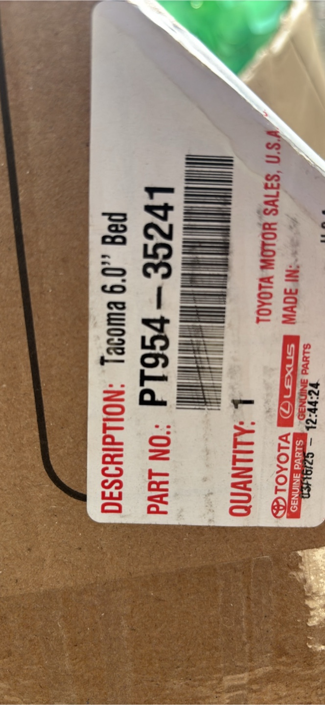 Toyota Tacoma 6.0" Bed Tonneau Cover - Like New! - photo 4
