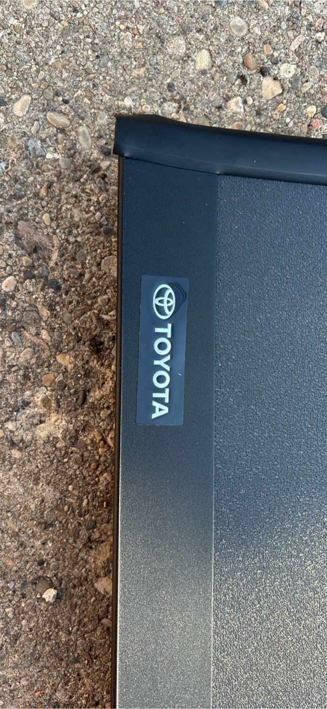 Toyota Tacoma 6.0" Bed Tonneau Cover - Like New! - photo 3