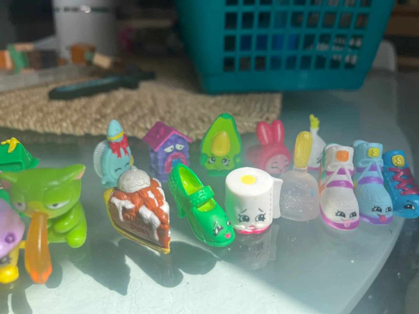 Shopkins Figures Lot image indicator(4)