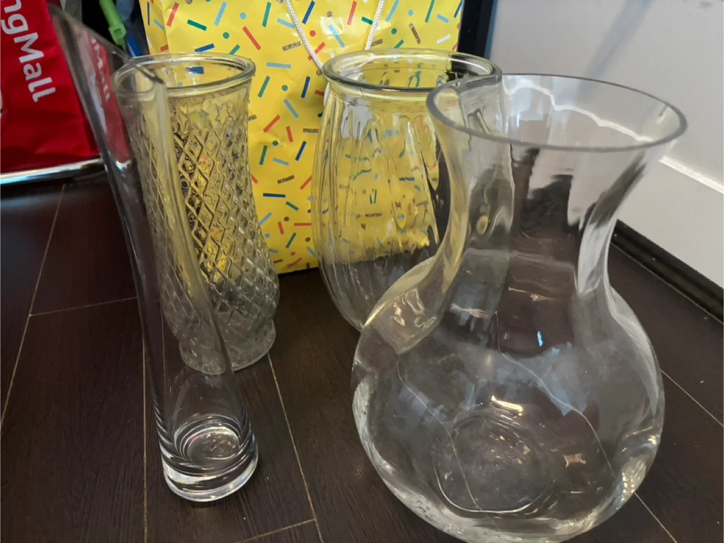 Set of 4 Clear Glass Vases - Great Condition! image indicator(2)