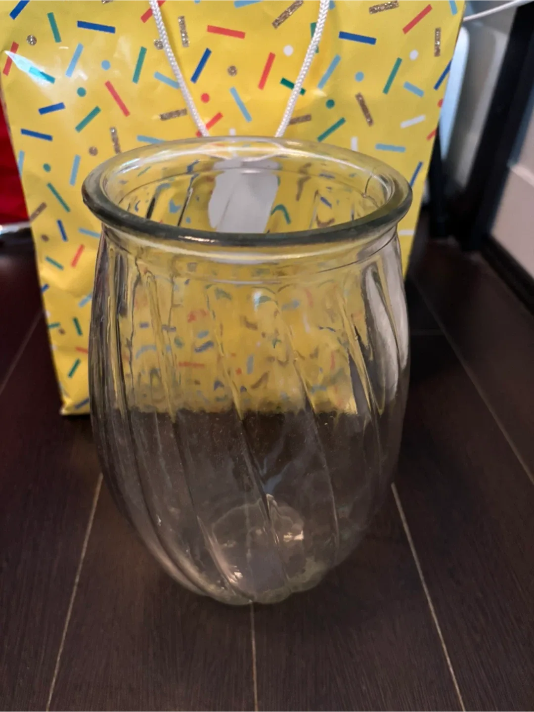 Set of 4 Clear Glass Vases - Great Condition! image indicator(5)