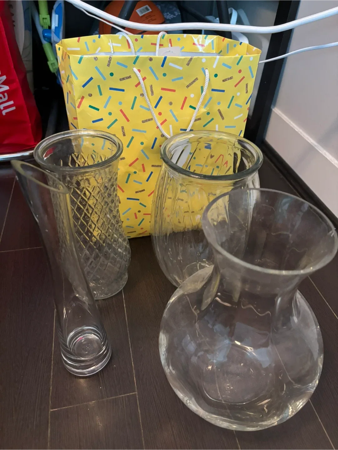 Set of 4 Clear Glass Vases - Great Condition! thumbnail