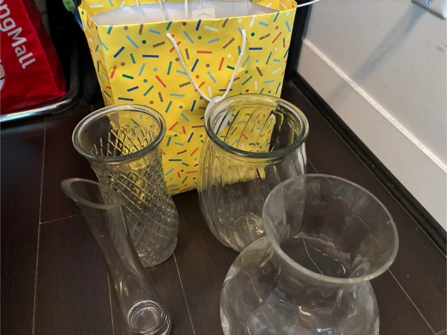 Set of 4 Clear Glass Vases - Great Condition! image indicator(3)